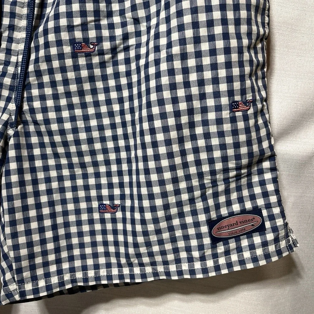 Vineyard Vines Embroidered Whales Swim Trunks Size L Pockets Lined USA W/ Pouch